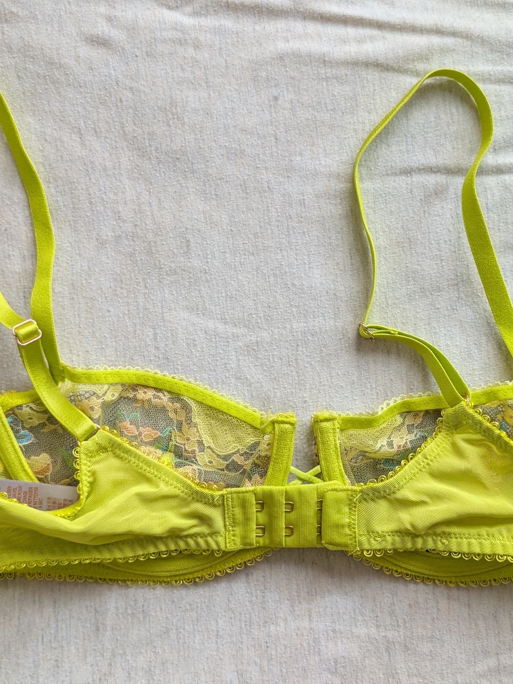 Savage X Fenty Neon Yellow Floral Lace Underwire Bra & Bikini Set - Picture 3 of 9